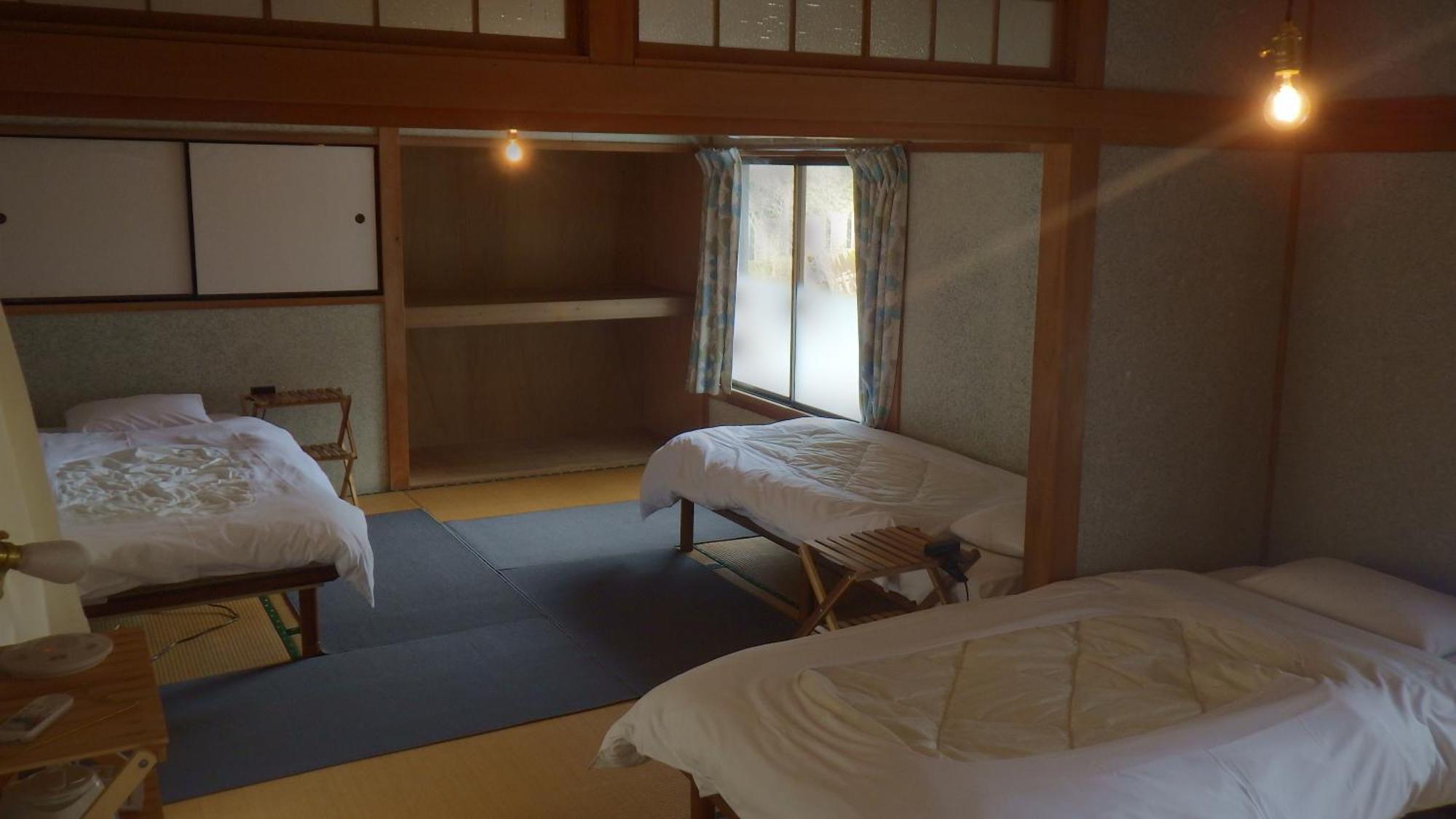 Cosmos Guesthouse Miyoshi  Exterior foto